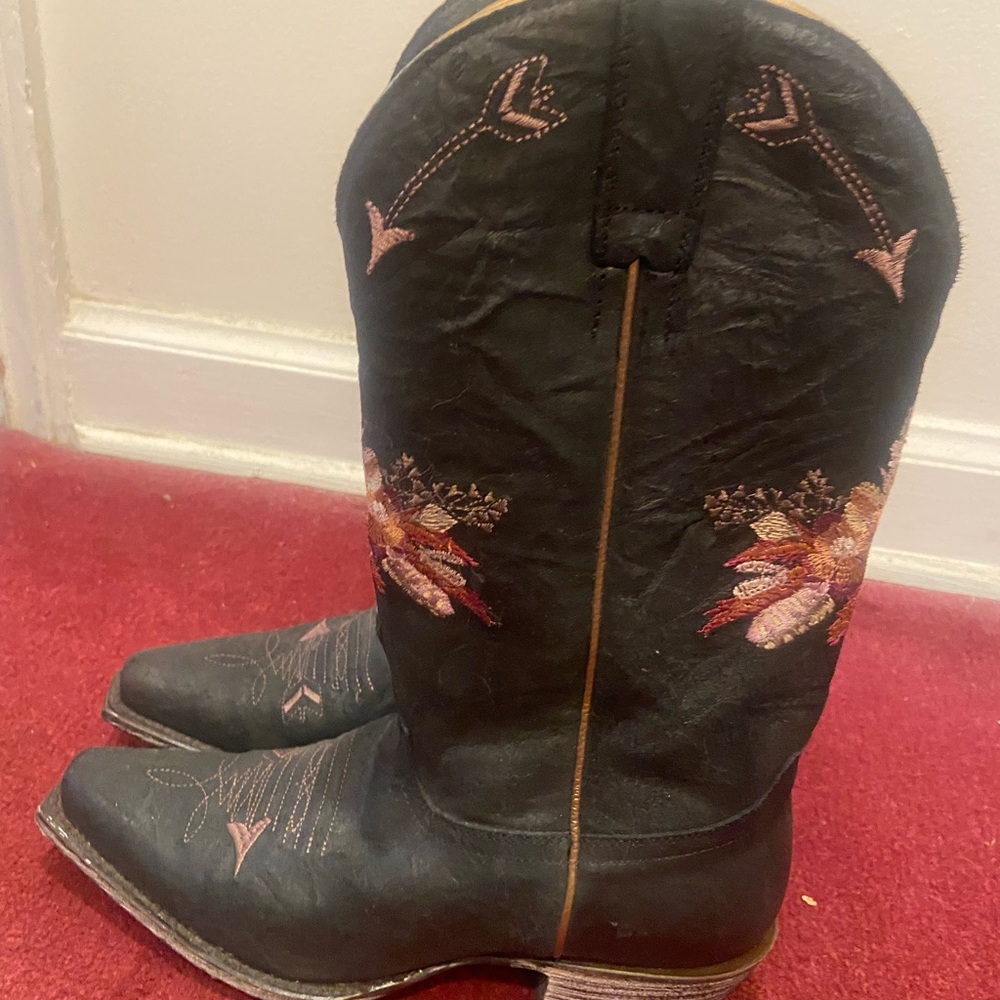 Shyanne Black Leather Embroidered Western Boots